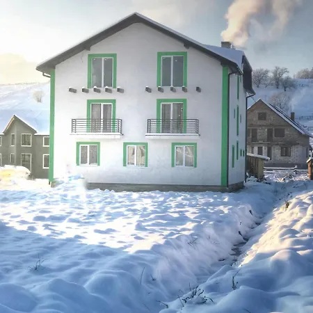 Лідія Bed & Breakfast Yasinya
