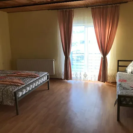 Bed & Breakfast Лідія