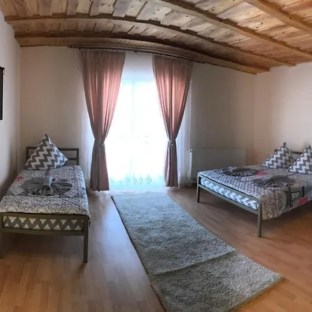 Bed & Breakfast Лідія